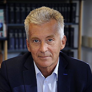 dr. Theo Ingenhoven